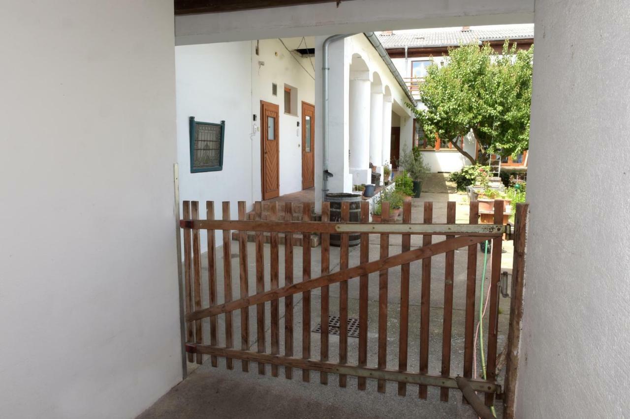 Weingut Martinshof Hotell Sankt Ulrich  Exteriör bild